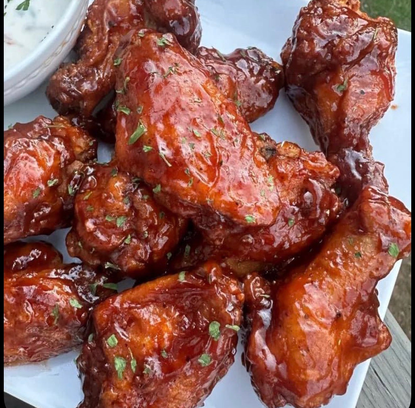 Wings/served with fries